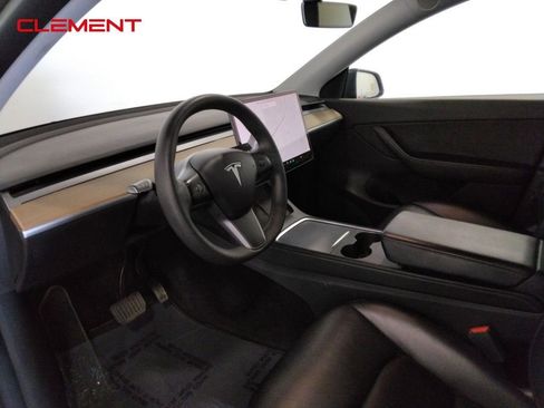 Used 2021 Tesla Model Y Long Range image 18