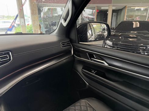 Used 2024 Jeep Wagoneer 4WD w/ Premium Group I image 42