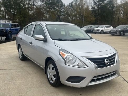Used 2019 Nissan Versa S Plus image 3