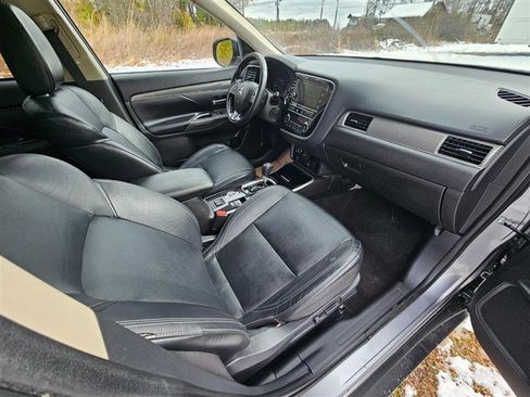 Used 2019 Mitsubishi Outlander SE image 11