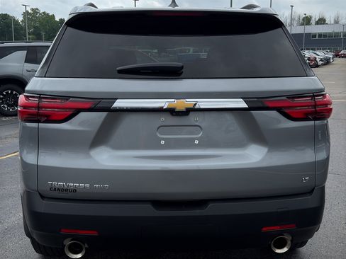Used 2023 Chevrolet Traverse LT w/ Rear Camera Mirror Package AWD/4WD image 7