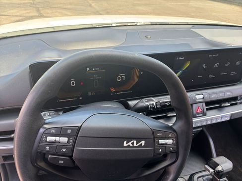 Used 2025 Kia K4 FWD image 29