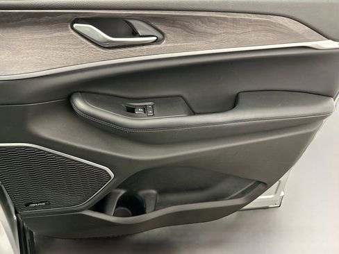 Used 2023 Jeep Grand Cherokee 4WD 4xe image 35