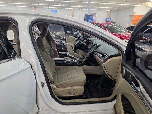Used 2018 Ford Fusion SE FWD image 32
