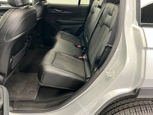New 2025 Jeep Grand Cherokee Altitude AWD/4WD image 21