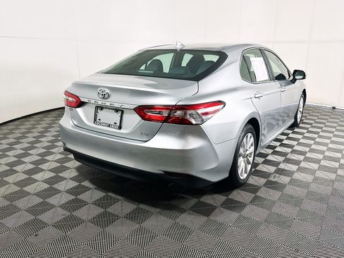 Used 2020 Toyota Camry LE FWD image 3