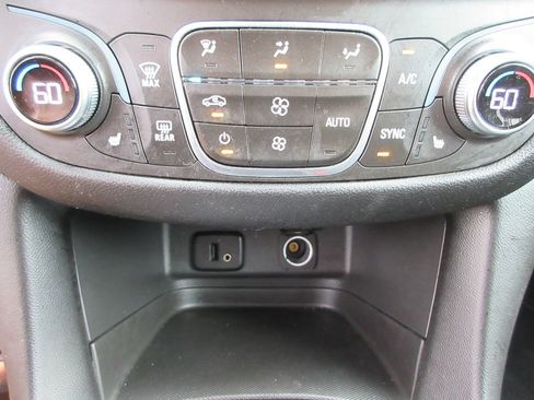 Certified 2018 Chevrolet Equinox LT FWD image 29