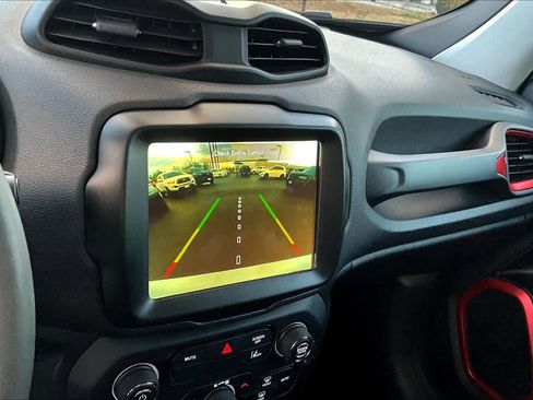 Used 2023 Jeep Renegade Trailhawk image 27