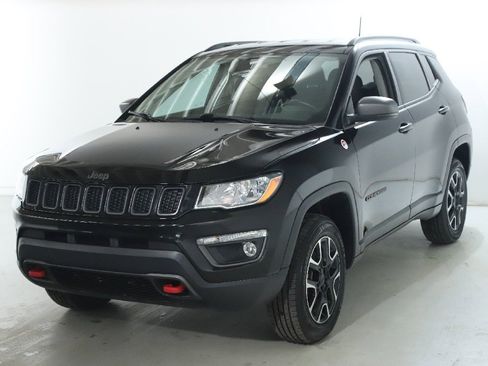 Used 2020 Jeep Compass Trailhawk image 4