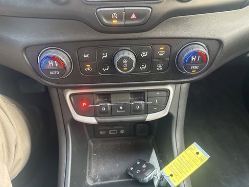 Certified 2022 GMC Terrain SLT w/ Infotainment Package II image 22