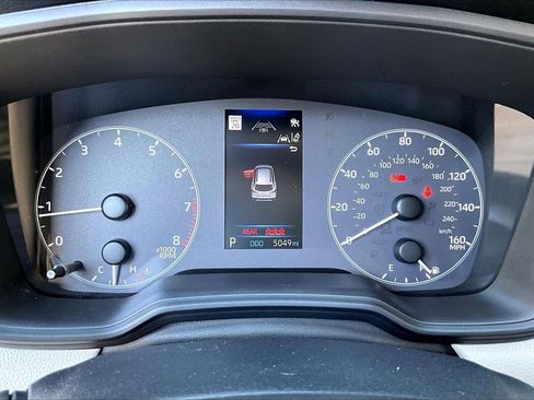 Used 2024 Toyota Corolla Cross L image 12