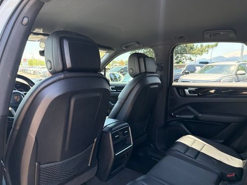 Used 2020 Porsche Cayenne AWD/4WD image 19