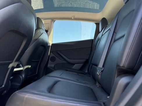 Used 2021 Tesla Model Y Long Range image 18