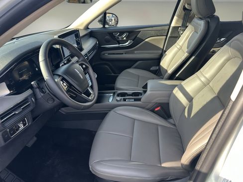 Used 2025 Lincoln Corsair AWD w/ Equipment Group 101A image 7