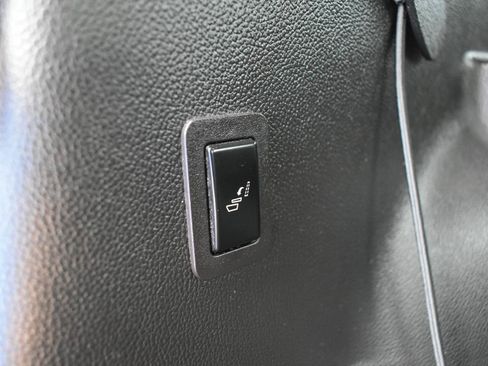 Used 2017 Cadillac Escalade Luxury RWD image 48