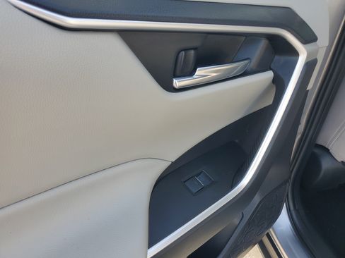 Certified 2022 Toyota RAV4 XLE AWD/4WD image 12