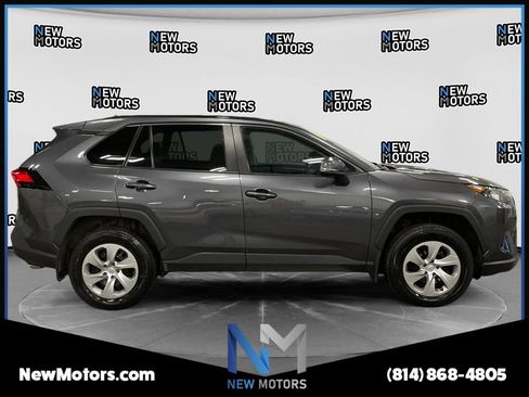 Used 2022 Toyota RAV4 LE AWD/4WD image 6