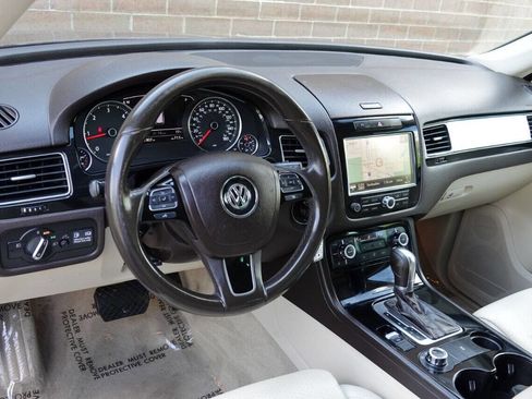 Used 2012 Volkswagen Touareg Sport AWD/4WD image 26