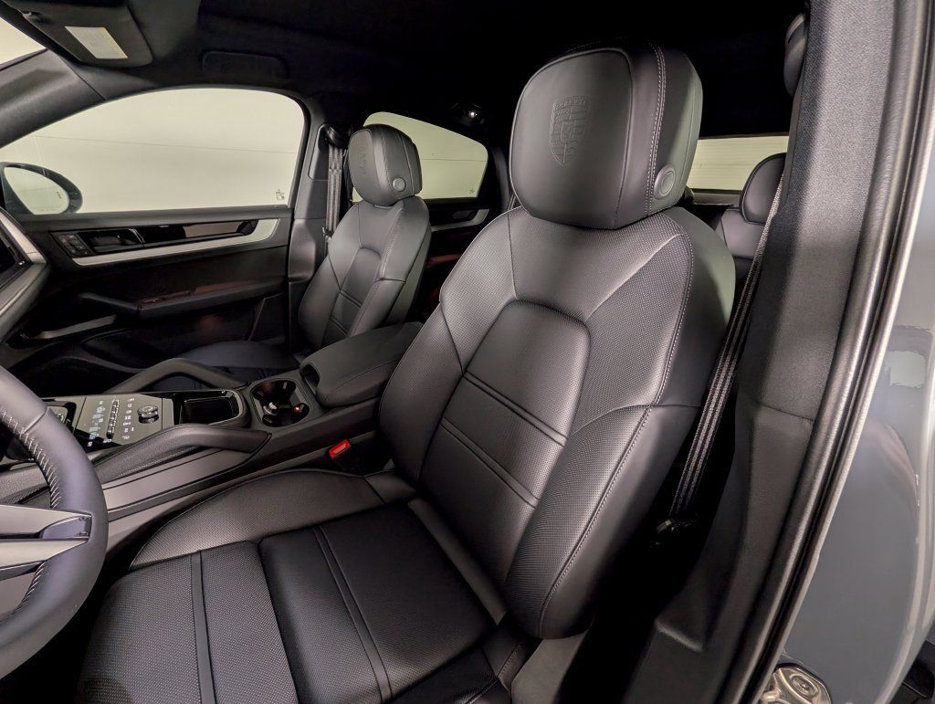 New 2026 Porsche Cayenne Coupe AWD/4WD image 5