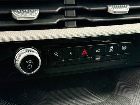 Used 2025 Ford Explorer Active image 28