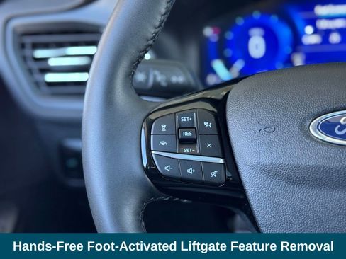 Used 2022 Ford Escape Titanium w/ Class II Trailer Tow Package image 11