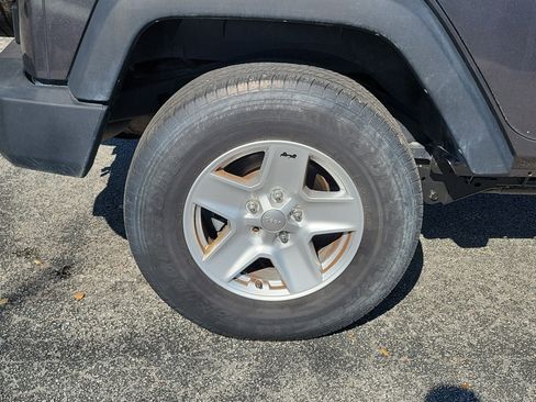 Used 2018 Jeep Wrangler Unlimited Sport w/ Connectivity Group AWD/4WD image 33