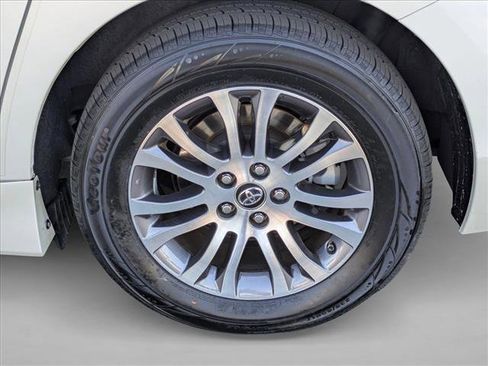 Certified 2018 Toyota Sienna XLE w/ XLE Navigation Package image 23