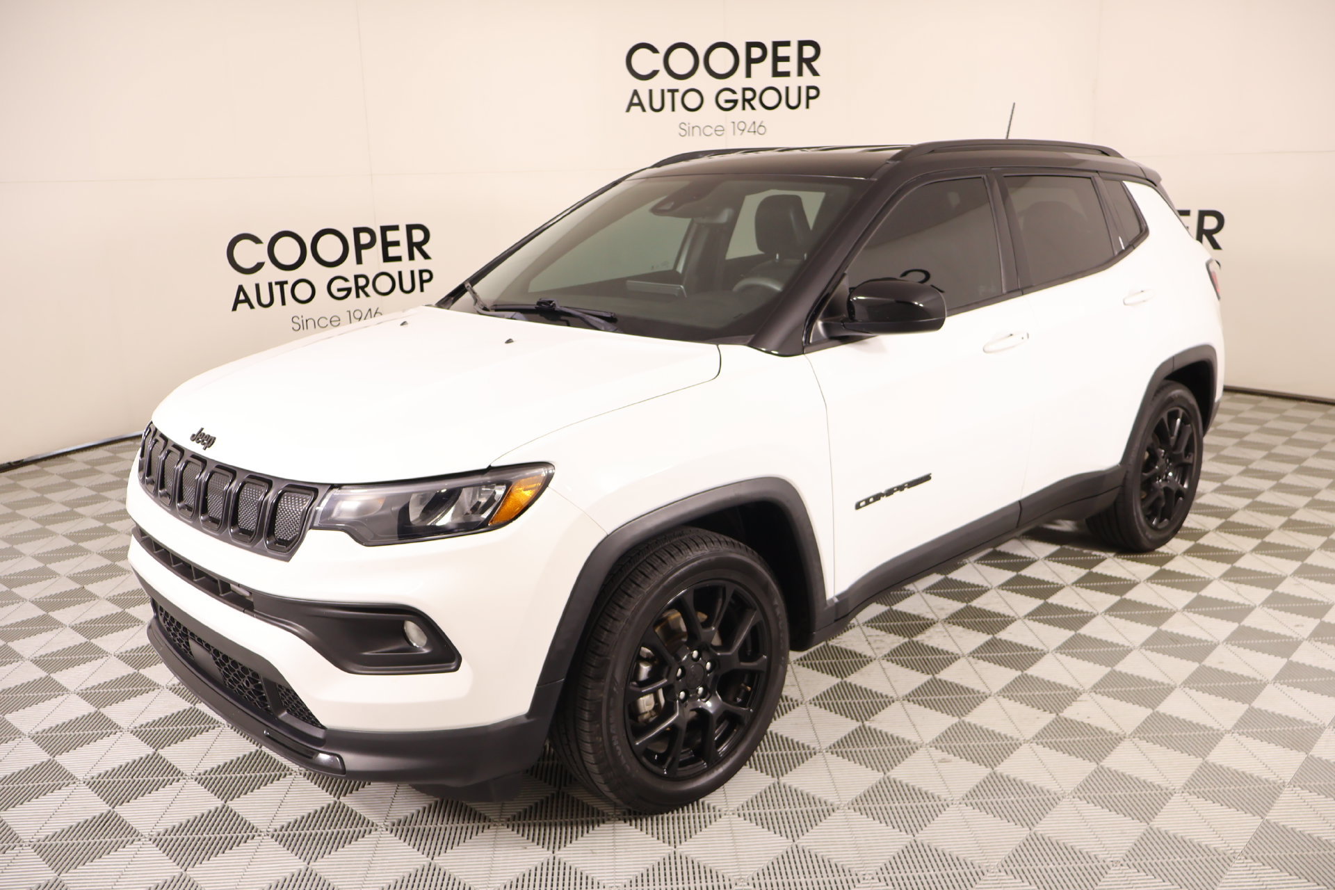 Used 2022 Jeep Compass Latitude FWD image 9