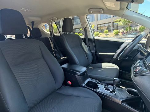 Used 2014 Toyota RAV4 LE AWD/4WD image 19
