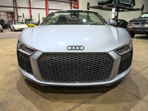 Used 2018 Audi R8 V10 w/ Carbon Exterior Package AWD/4WD image 13