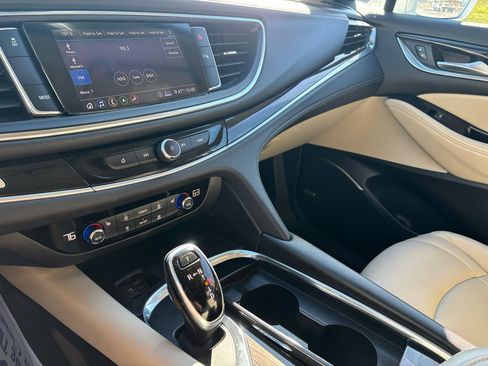 Used 2020 Buick Enclave Essence w/ Sound and Sites Package image 16