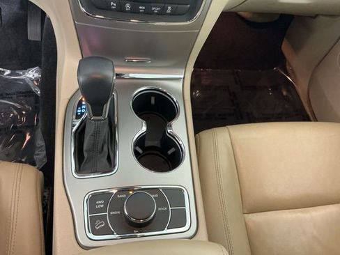 Used 2018 Jeep Grand Cherokee Limited image 19