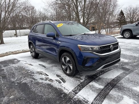 Used 2024 Volkswagen Taos SE image 3