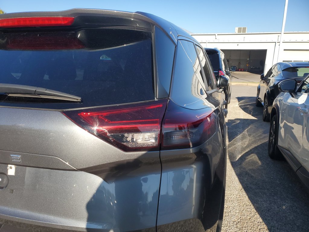 Certified 2023 Nissan Rogue S FWD image 18