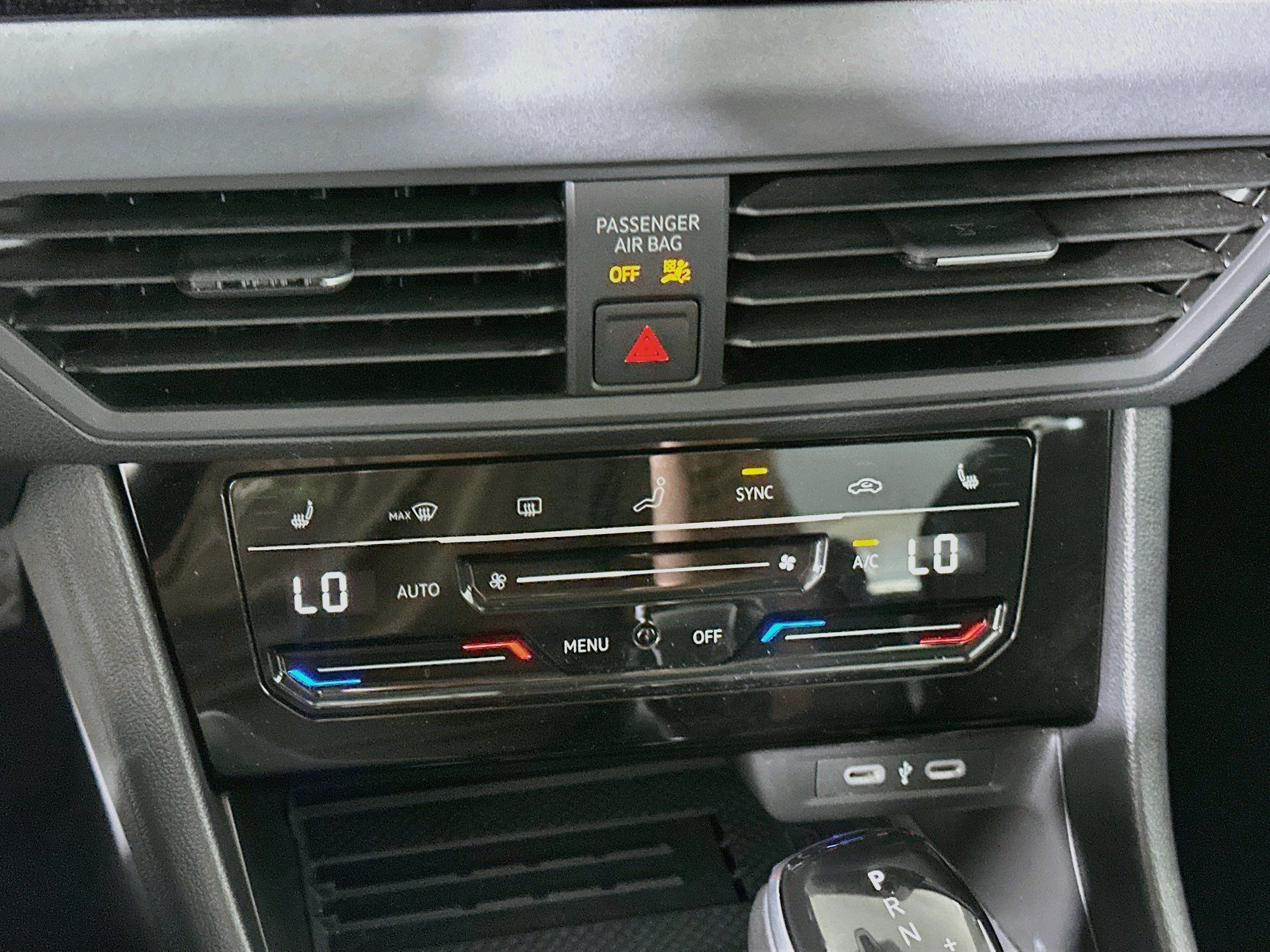 Used 2025 Volkswagen Jetta SE FWD image 24