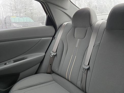 Used 2025 Hyundai Elantra Sport image 18