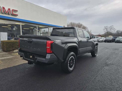 Used 2025 Toyota Tacoma TRD Off-Road image 3