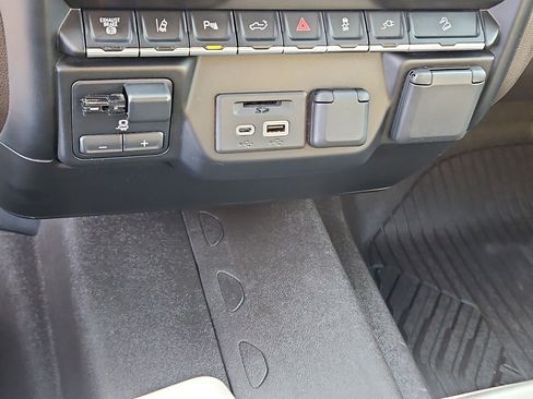 Used 2021 Chevrolet Silverado 3500 LTZ image 25