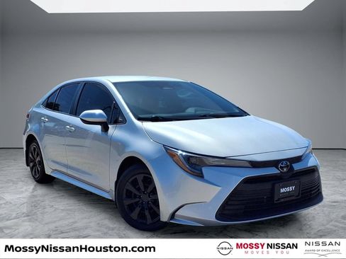 Used 2026 Toyota Corolla LE FWD image 1
