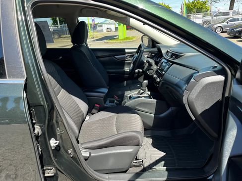 Used 2019 Nissan Rogue SV AWD/4WD image 16