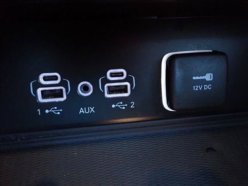 Used 2023 Jeep Grand Cherokee Altitude AWD/4WD image 19