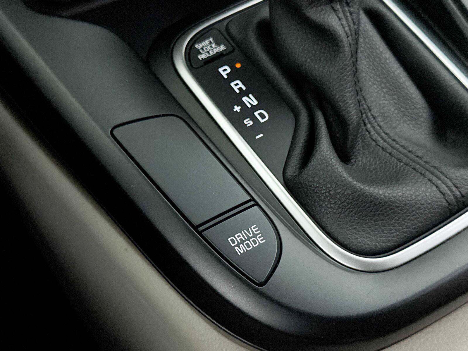 Used 2025 Kia Soul LX w/ LX Technology Package FWD image 8