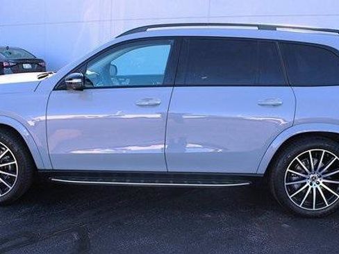 Used 2024 Mercedes-Benz GLS 580 4MATIC image 11