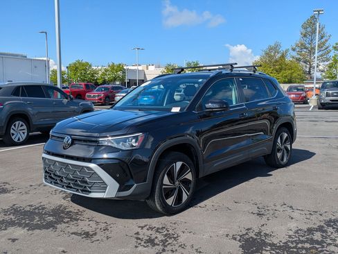 Used 2025 Volkswagen Taos SE AWD/4WD image 11