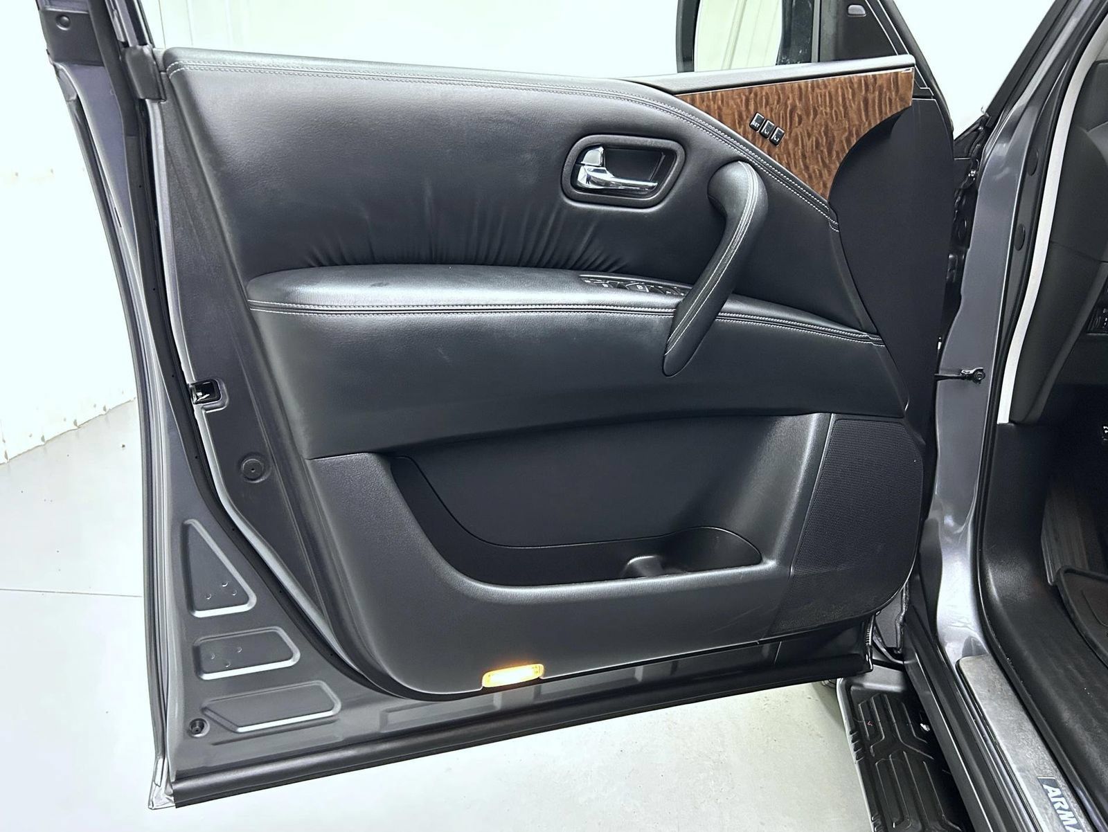 Used 2019 Nissan Armada Platinum w/ Captain's Chairs Package AWD/4WD image 9