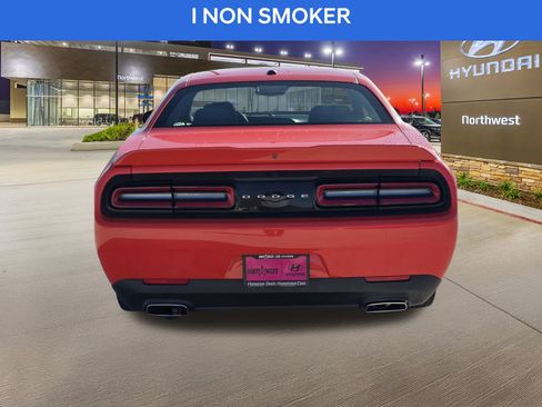 Used 2019 Dodge Challenger SXT image 8