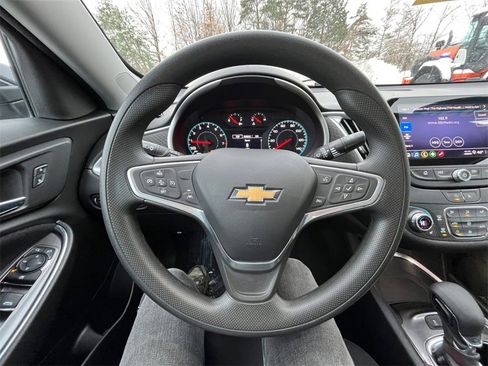 Used 2022 Chevrolet Malibu LT image 11