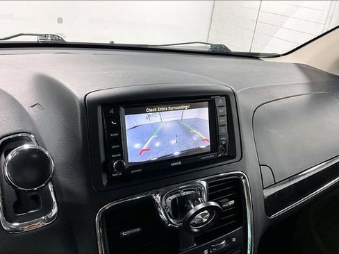 Used 2015 Chrysler Town & Country Touring-L w/ Driver Convenience Group FWD image 14