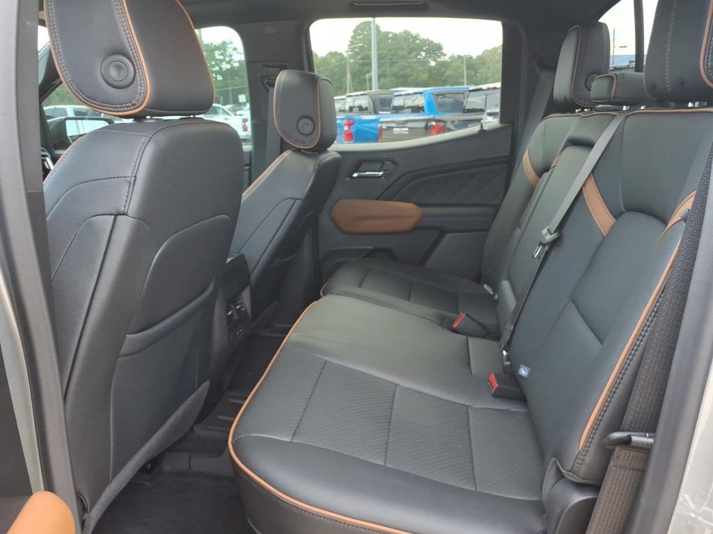 Used 2026 GMC Canyon AT4 w/ Technology Plus Package AWD/4WD image 19