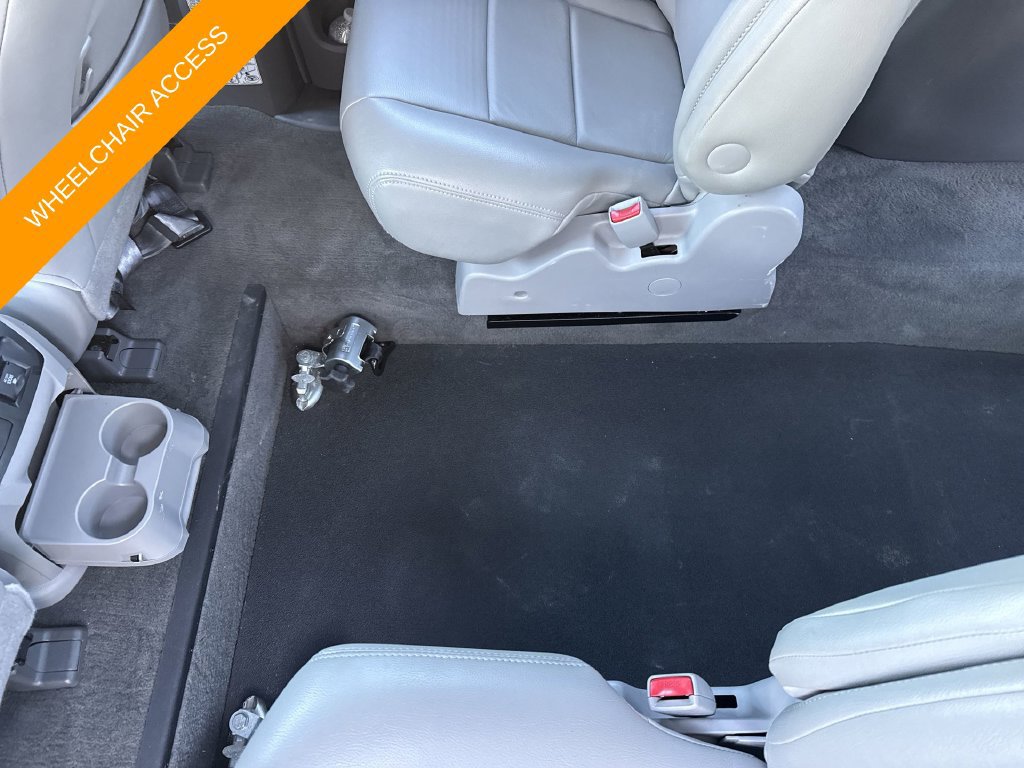 Used 2017 Toyota Sienna XLE Premium FWD image 27
